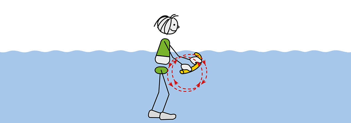 Figur kreist die Poolnudel im Wasser